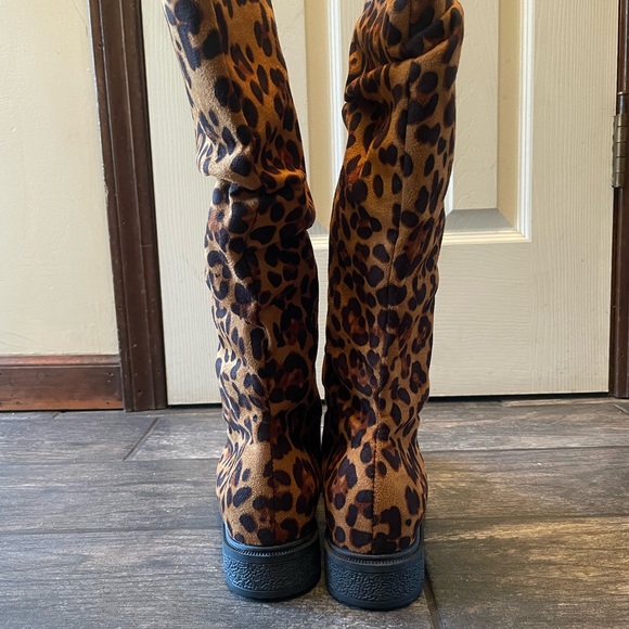 Leopard Print Knee-High Boots - Picture 4 of 6